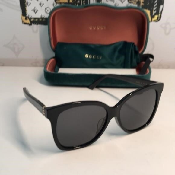 Stylish Black Sunglasses GG0459SA 001 - Picture 4 of 11